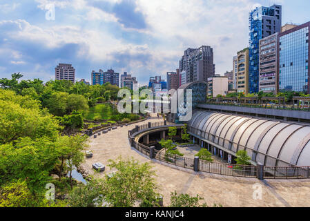 Taipei, Taiwan - le 23 juillet : c'est une vue de la Gare Parc de la forêt daan et du centre-ville d'architecture le 23 juillet 2017 à Taipei Banque D'Images