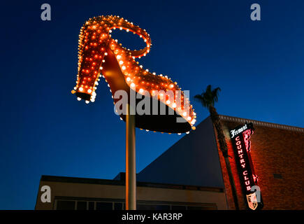 Neon Light Woman's High Heel Shoe dans le district de Fremont Banque D'Images