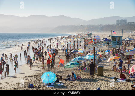 Santa Monica, jun 21 : beaucoup de visiteurs sur la plage le 21 juin 2017 à Los Angeles County, California, UNITED STATES Banque D'Images