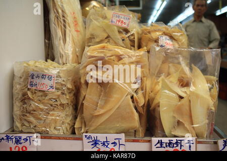 Les listes des fruits de mer séchés y compris l'aileron de requin dans Sheung Wan Banque D'Images