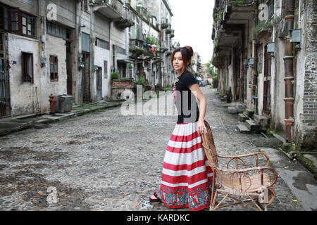 Voyage fille prête à explorer la vieille ville en Chine sur mon chemin Banque D'Images