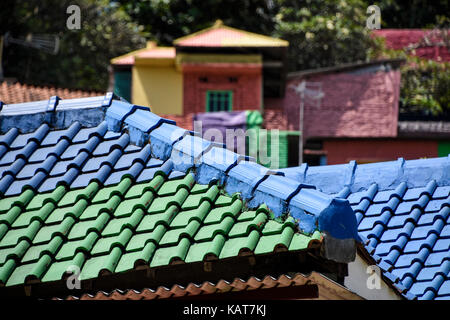 Les toits colorés du village arc-en-ciel à Semerang, Indonésie Banque D'Images