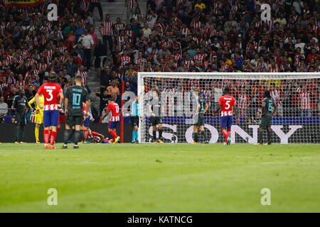 Madrid, Espagne. 27 Sep, 2017. David Luiz (30) joueur du FC Chelsea reçoit un carton jaune de la Ligue des Champions de l'UCL entre Atletico de Madrid vs FC Chelsea au stade Wanda Metropolitano de Madrid, Espagne, le 27 septembre 2017 . Más Información Gtres Crédit : Comuniación sur ligne, S.L./Alamy Live News Banque D'Images