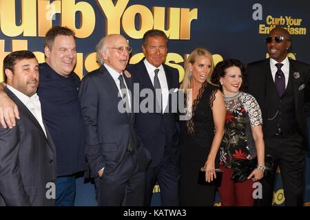 New York, NY, USA. 27 sep, 2017. Jeff Schaffer, Jeff garlin, Larry david, Richard plepler, Cheryl Hines, Susie essman, j. b. courvoisier aux arrivées d'HBO Curb Your Enthusiasm neuvième saison premiere, la School of visual arts (SVA) theatre, New York, NY Le 27 septembre 2017. crédit : Jason Smith/everett collection/Alamy live news Banque D'Images