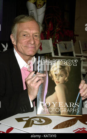 Fichier. Sep 27, 2017 Hugh marston hefner (naissance : 9 avril 1926 décès : 27 septembre 2017) était un mode de vie des hommes d'affaires, éditeur de magazine, et Playboy. multi-millionnaire, sa valeur nette au moment de sa mort sur la photo : le 27 septembre 2017 - Fichier - Hugh marston hefner (naissance : 9 avril 1926 décès : 27 septembre 2017) était un mode de vie des hommes d'affaires, éditeur de magazine, et Playboy. crédit : zuma Press, Inc./Alamy live news Banque D'Images