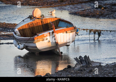 Bateaux carénées sortis de l'eau dans le ruisseau Morston / channel, Norfolk Banque D'Images