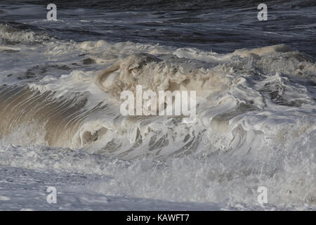 Les vagues et ondulations marines Banque D'Images