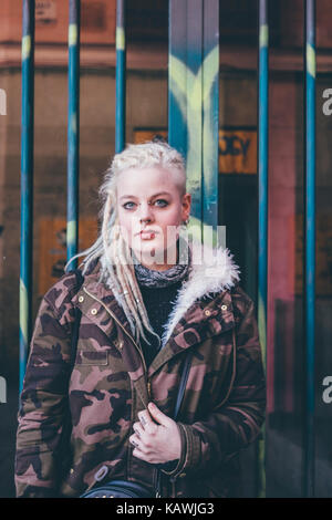 Dreadlocks blond woman // street style à Madrid Banque D'Images