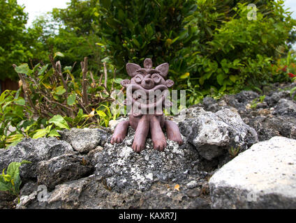 Shisa statue lion pour protéger la maison des mauvais esprits, îles yaeyama, Île Taketomi, Japon Banque D'Images