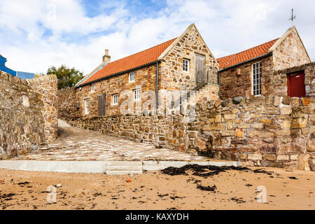 Une ancienne cale dans le village de pêcheurs d'Anstruther, East Neuk de Fife, Scotland UK Banque D'Images