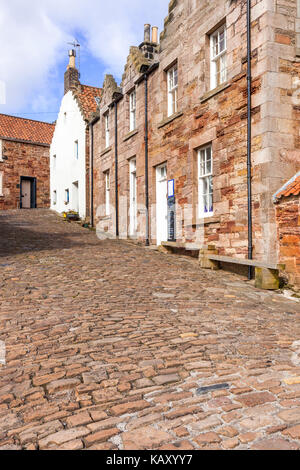 Une ruelle pavée dans le village de pêcheurs de Crail, Fife, Scotland UK Banque D'Images