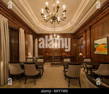 Salle à manger des membres. 10 La place de la Trinité - le Club, Londres, Royaume-Uni. Architecte : Aukett Swanke, 2017. Banque D'Images