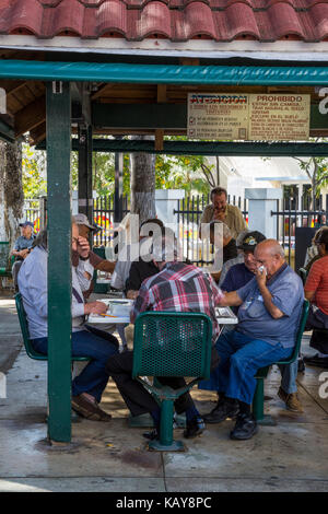 Miami, en Floride. Lieu de rassemblement cubain sur la Calle Ocho, Little Havana. Banque D'Images