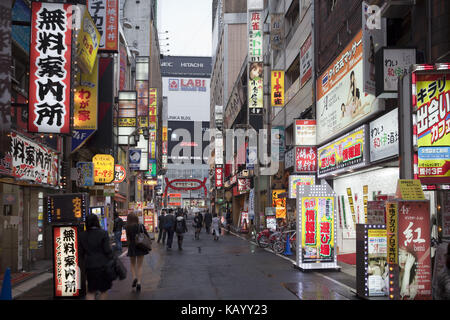 Japon, Tokyo, dans le quartier de Shinjuku, kabuki-cho, un quartier de divertissement, Banque D'Images