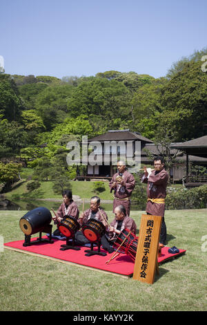 Japon, Yokohama, ville sankei-en garden, groupe de musique traditionnelle, Banque D'Images