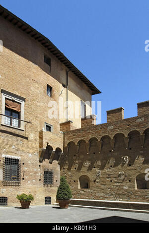 Italie, Toscane, Sienne, palazzo Chigi saracini, du 15ème siècle, la cour intérieure, Banque D'Images