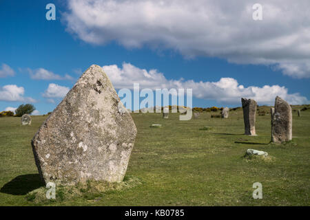 Comité permanent des pierres sur des larbins sur Bodmin Moor, Cornwall, England UK Banque D'Images