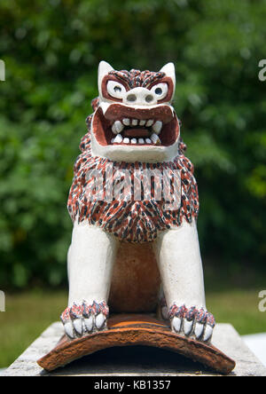 Shisa statue lion pour protéger la maison des mauvais esprits, des îles yaeyama, ishigaki, Japon Banque D'Images