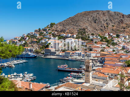 Colline vue sur le port à Hydra, Grèce, Iles Saroniques Banque D'Images