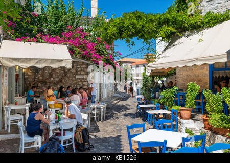 L'île d'Hydra. Café et taverne grecque traditionnelle dans la ville d''Hydra, Hydra, Grèce, Iles Saroniques Banque D'Images