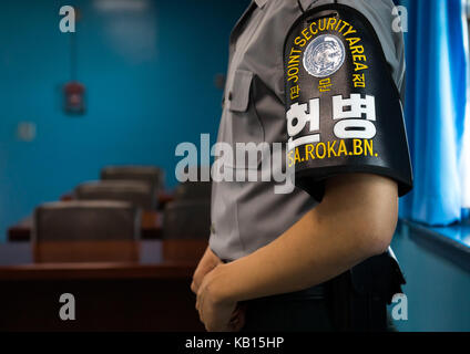 Soldat sud-coréens dans la zone commune de sécurité à la frontière entre les deux Corées, Province du Hwanghae du Nord, à Panmunjom, Corée du Sud Banque D'Images