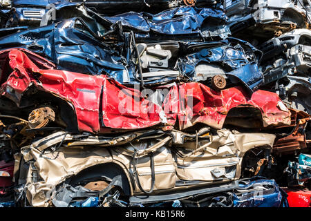 Indianapolis - Circa 2017 Septembre : junk yard voitures clunker préparé pour l'écrasement d'être recyclé IX Banque D'Images