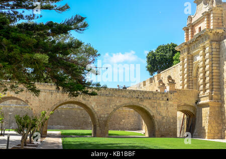 Entrée de la ville historique de Mdina à Malte. Mdina fournit le cadre pour la culture populaire, y compris le jeu des trônes' Kings Landing Banque D'Images