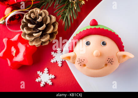 Cupcake décoré avec santa helper Banque D'Images