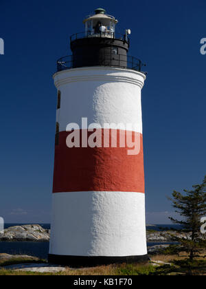 Le phare de Söderarm, à l'extérieur de Räfsnäs, Gräddö, Rådmansö dans l'archipel de Roslagen à Stockholm, en Suède, en Europe. Banque D'Images