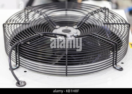 Ventilateur industriel sur l'unité de refroidissement, Close up Banque D'Images