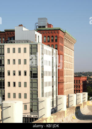 Syracuse, New York, USA. Le 27 septembre 2017. vue de bâtiments le long de Warren Street dans le centre-ville de Syracuse, New York Banque D'Images