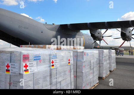 Allemagne, Berlin, de l'adi 2012, croix rouge, aide en cas de catastrophe, le transport avion, Airbus A400, Banque D'Images