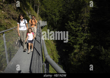 Dans l'esprit de famille gorge à Mittenwald, Upper Bavaria, Germany, Banque D'Images