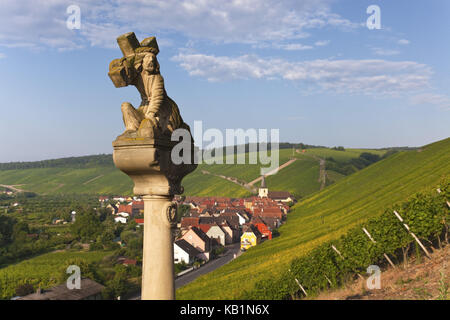Statue au carrefour près de eschern dans la boucle principale volkacher, en basse-franconie, en basse-franconie, Franconia, Bavaria, Allemagne du Sud, Allemagne, Banque D'Images