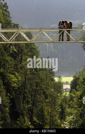 Dans l'esprit de famille gorge à Mittenwald, Upper Bavaria, Germany, Banque D'Images