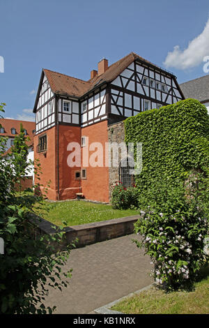 Allemagne, Hessia, Bad Soden-Salmünster, quartier de Salmünster, Vieille ville, maison à colombages, lieu de naissance du prêtre Josef Müller, en 1894-1944, Banque D'Images