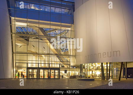 Entrée de l'ozeaneum dans la ville hanséatique de Stralsund, Mecklembourg-Poméranie occidentale, dans le nord de l'Allemagne, l'Allemagne, Banque D'Images