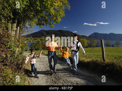 Randonnées familiales à la tegernsee, Bavière, Allemagne, Banque D'Images