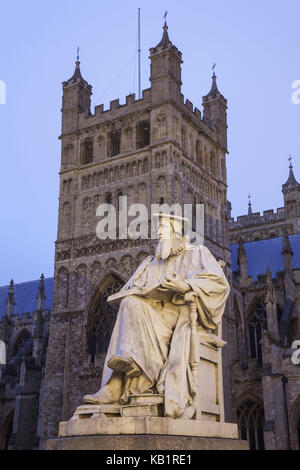 L'Angleterre, Devon, Exeter, la cathédrale, statue de Richard Hooker, en 1554-1600, Banque D'Images