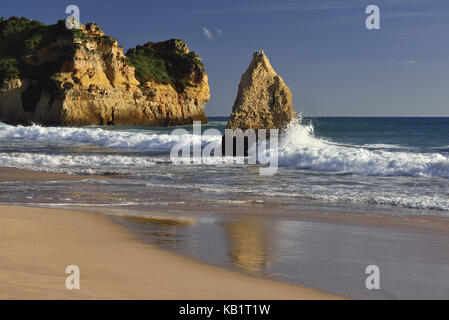 Portugal, algarve, moule lime rock sur la plage de Prainha, Banque D'Images