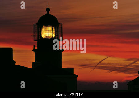 Portugal, algarve, spectaculaire coucher du soleil dans le cap Sao Vicente dans la réserve naturelle du Costa Vicentina, Banque D'Images