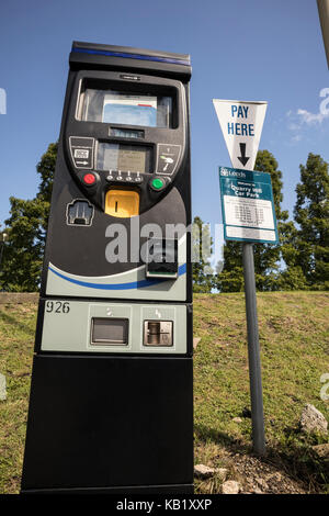 Distributeur de tickets de parking moderne à Leeds Banque D'Images