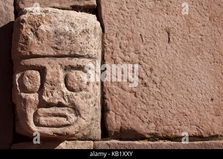 La Bolivie, tiahuanaco, ruines pré-hispaniques, templete semisubterraneo, Banque D'Images