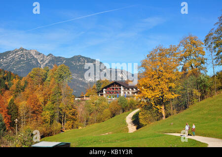 Germany, Bavaria, Munich, coin d'herbe avant, sentier, automne, Forester's house coin d'herbe, Banque D'Images