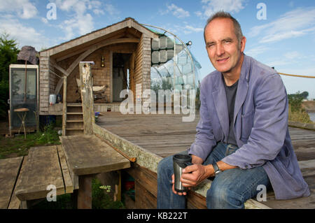 Kevin mccloud avec son hangar à watchet, Somerset. Banque D'Images