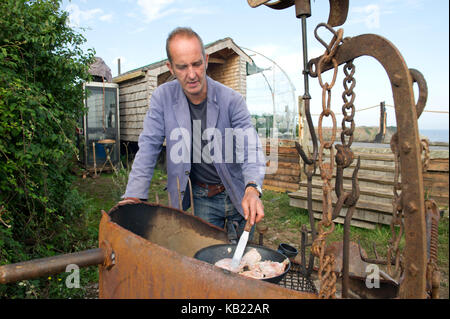 Kevin mccloud avec son hangar à watchet, Somerset. Banque D'Images