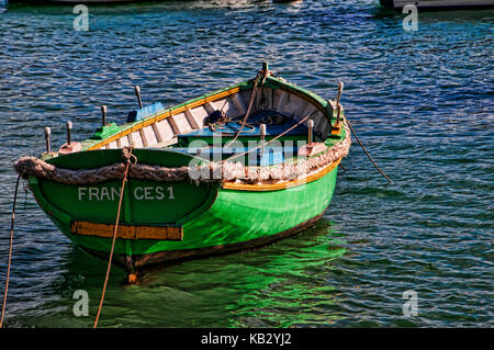 Marsaxlokk est un village traditionnel de pêcheurs situé dans la partie sud-est de malte, Banque D'Images