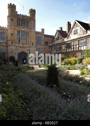 Coughton cour manoir tudor et jardins clos,alcester warwickshire, b49 5ja, uk Banque D'Images