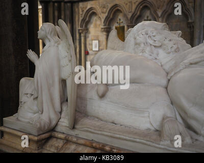 La cathédrale de Worcester worcestershire,interiors montrant des objets façonnés historiques et médiévaux effigies et le roi Jean d'angleterre Banque D'Images