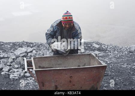 La Bolivie, la cordillère Apolobamba, l'exploitation minière, l'or, le travailleur de la mine, Banque D'Images